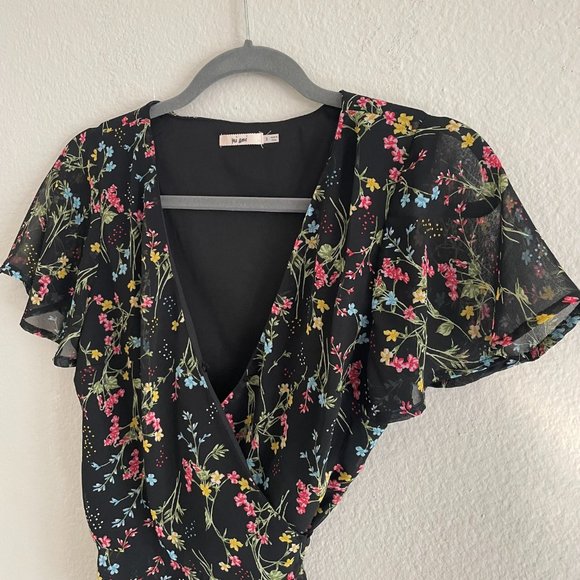 Mi Ami dark floral wrap around top size small - Picture 3 of 6